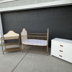 Crib, Changing Table, Dresser. Beautiful Set