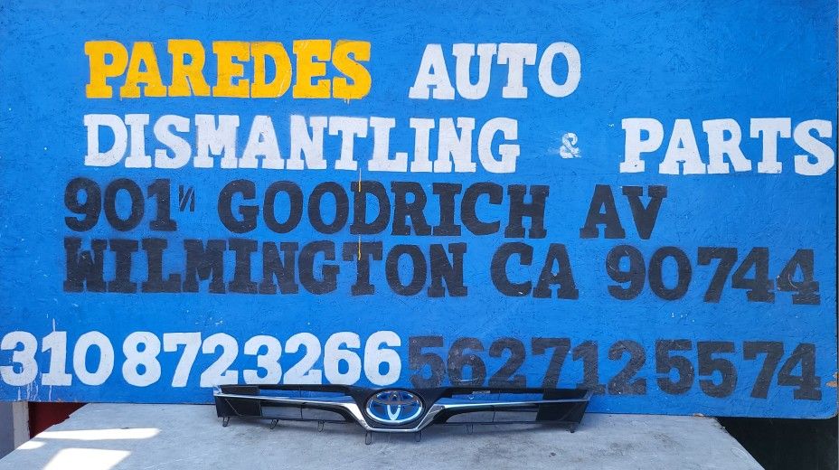 2018-2021 Toyota Sienna Front Grille W/Emblema Assenbly OEM Used