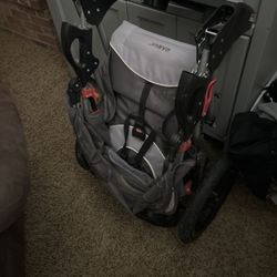 Baby Trend Range Stroller/jogger. 