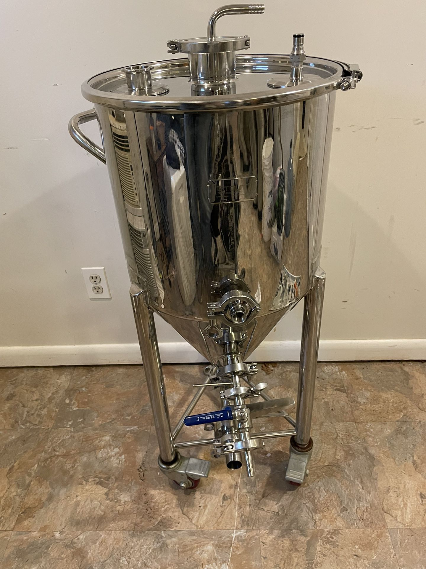 Stainless steel Conical Fermenter- 15.5 Gallon