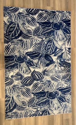 Navy Blue Blossom Rug – 5’3” x 7’10”