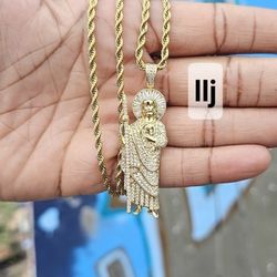 I Deliver I ship 14k gold plated Chain and Pendant