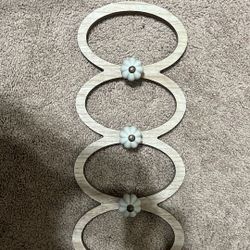 Wall Mountable Hanger