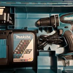 Makita 18V LXT Lithium-Ion 1/2 in. Cordless Hammer Driver Drill, Battery, Charger, and Case 