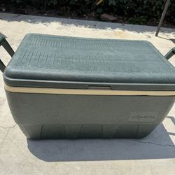 Cooler Just Needs New Hinges 