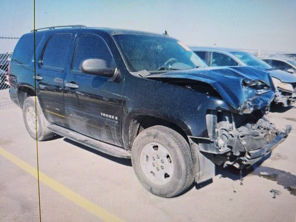 FOR PARTS A  2009 CHEVY TAHOE 5.3 ENGINE 2X4 RWD 4L60 TRANS 