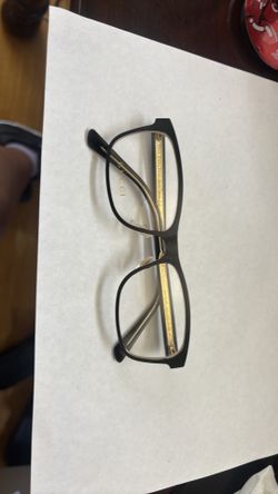 Gucci glasses !! Asking 100New!