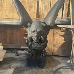 Monumental Gothic Gargoyle – Dark Guardian Sculpture
