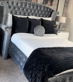 Tufted Queen Size Bed