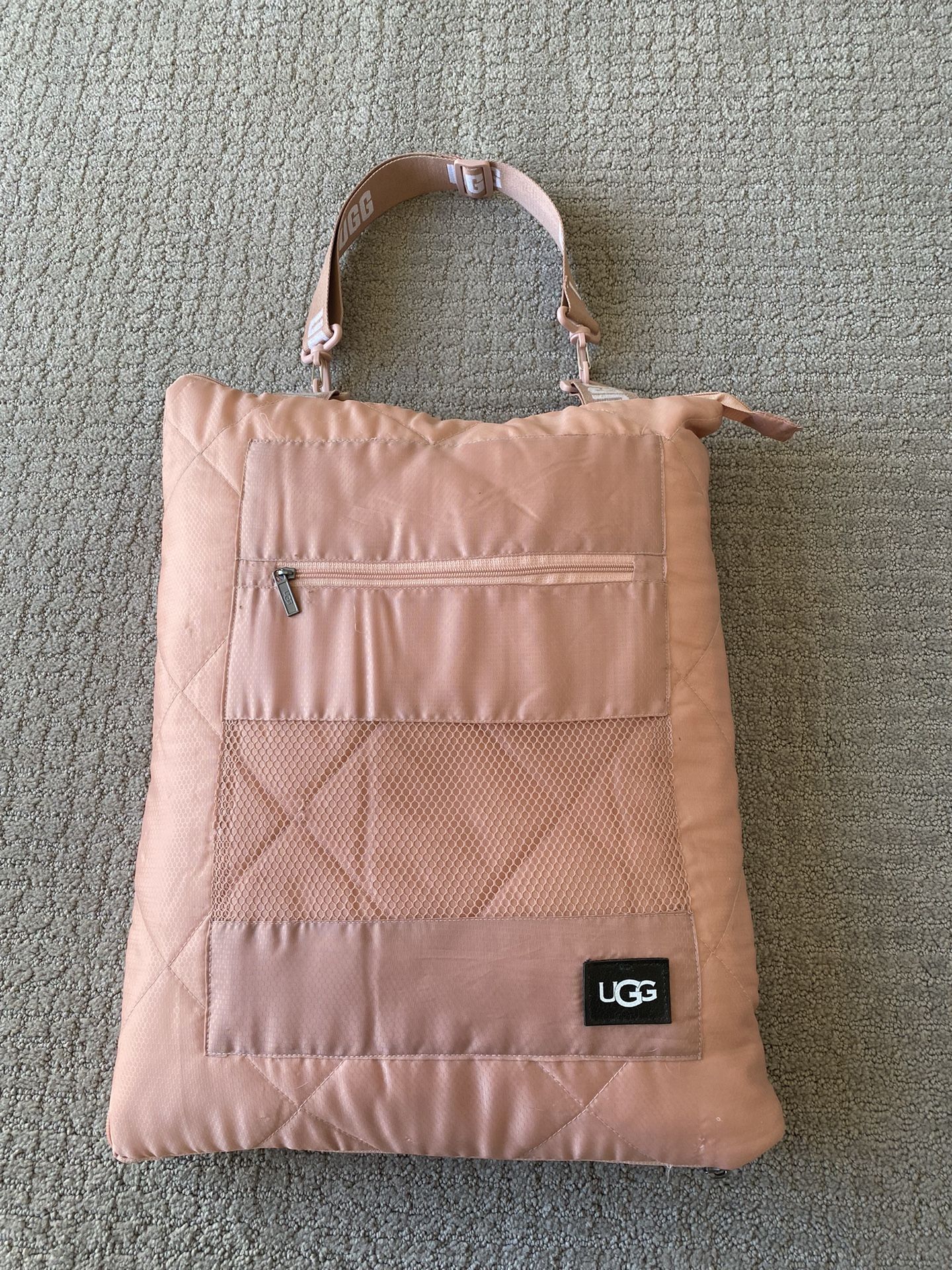 UGG Mischa Outdoor Blanket for Sale in Bend, OR OfferUp