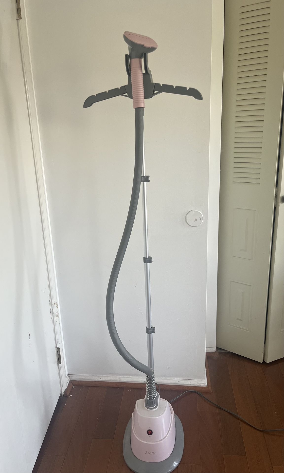 Garment Steamer in Pink by Salav