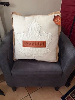 DECORATIVE PILOWS SET OF 2