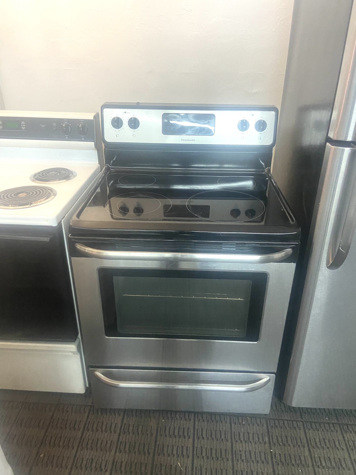 Quality & Affordable Electric Frigidaire Stove $250