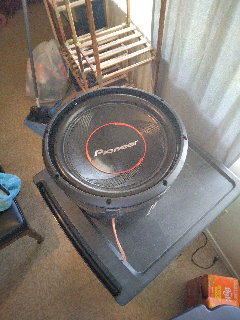 12in Pioneer Subwoofer