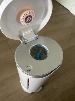 Munchkin diaper pail (white)