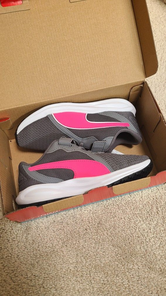 BNIB Puma Girls Twitch Running Shoes Sneakers