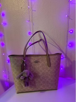 Coach - Medium City Tote ( NEW & keychain included )