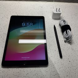 iPad 7th Generation 32GB Wi-Fi – Great Condition, Ready to Use