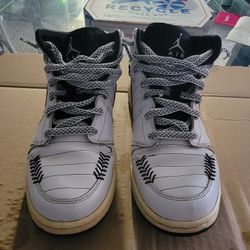 AIR JORDAN RETRO 1 BIRMINGHAM WHT/BLK SIZE 6.5Y