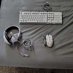 Full ByTech kit 
Wired keyboard,wired mouse,and wired headphones