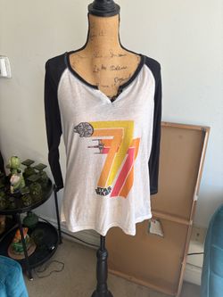 Star Wars women's raglan tee.