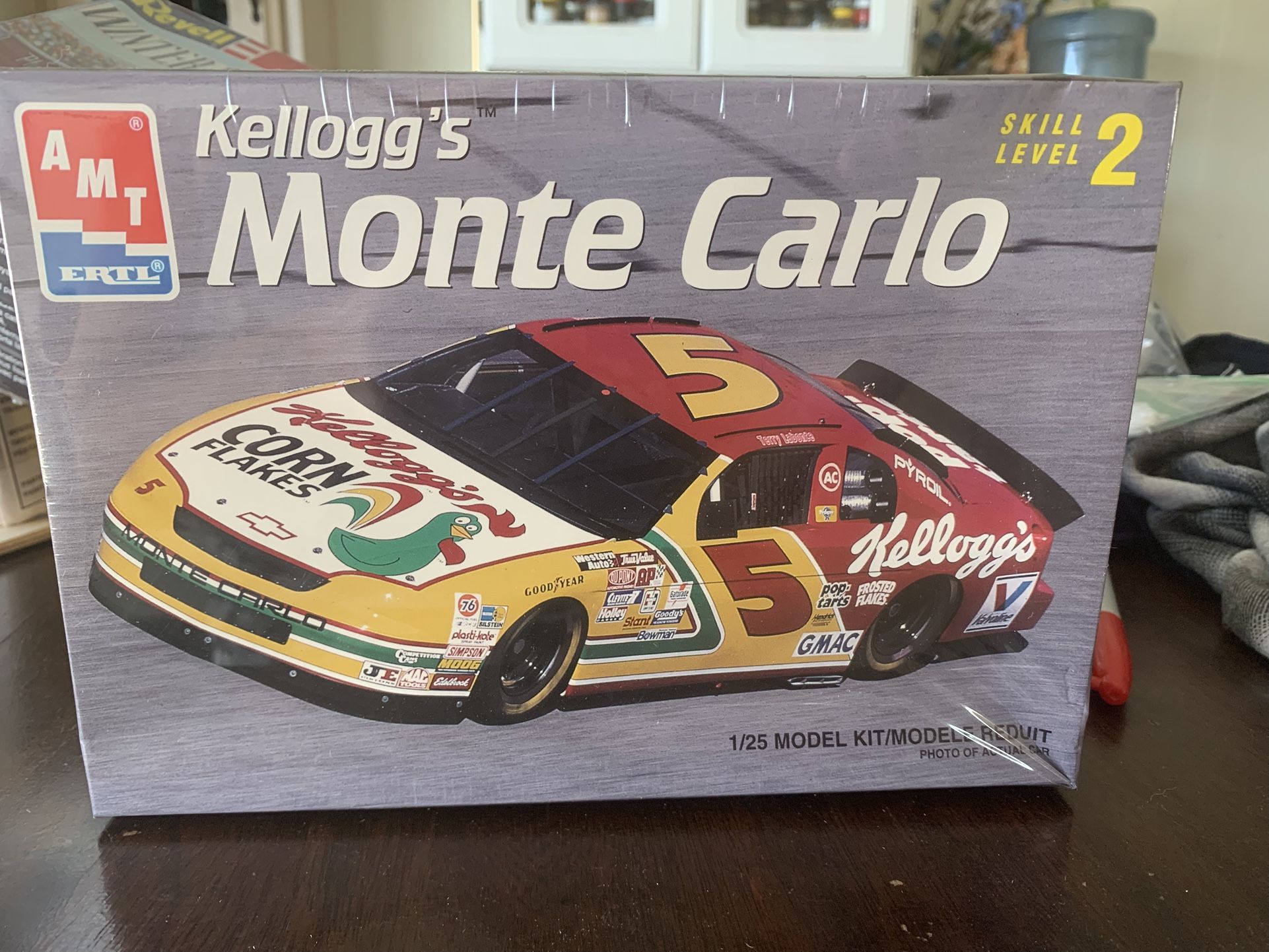 AMT Ertl 1/25 Car Model Kit