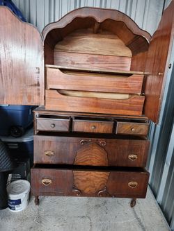 Antique Gentlman's Dresser/Armoire