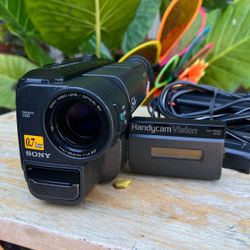 Sony Handycam CCD TRV25 HI8 Camcorder