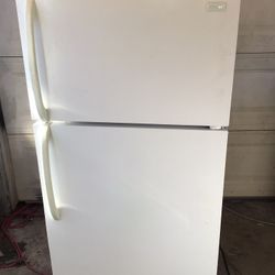 Frigidaire Top - Freezer Refrigerator 
