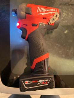 Milwaukee M12 1/4 impact with fuel battery