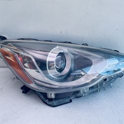 2015-2017 TOYOTA PRIUS C RIGHT PASSENGER SIDE HEADLIGHT LED OEM