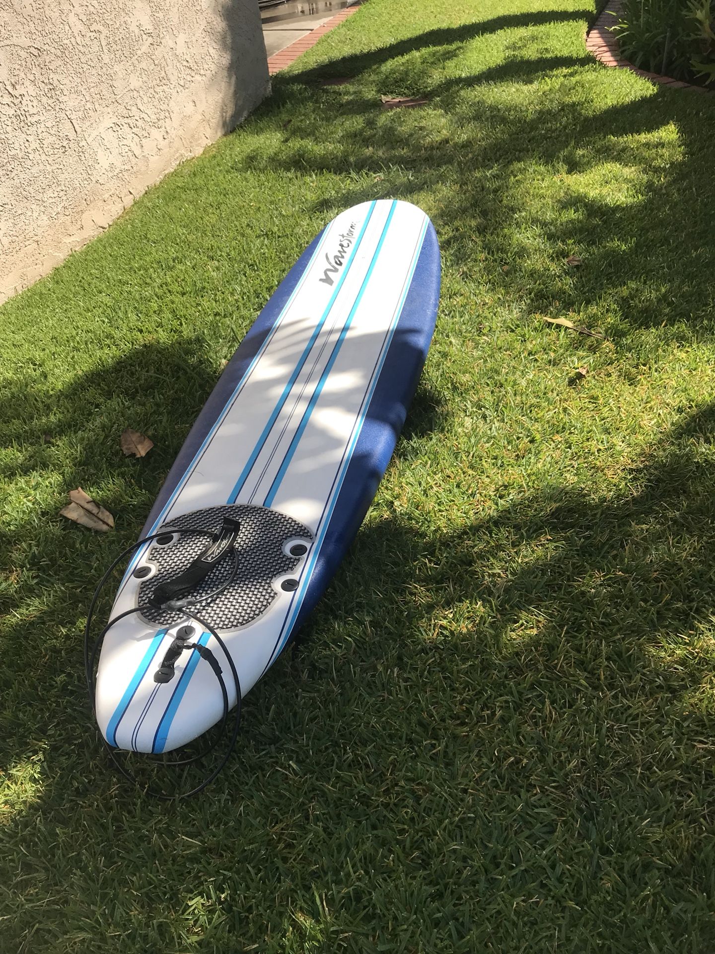 Surfboard (foam) Costco Wave Storm w/ankle leash