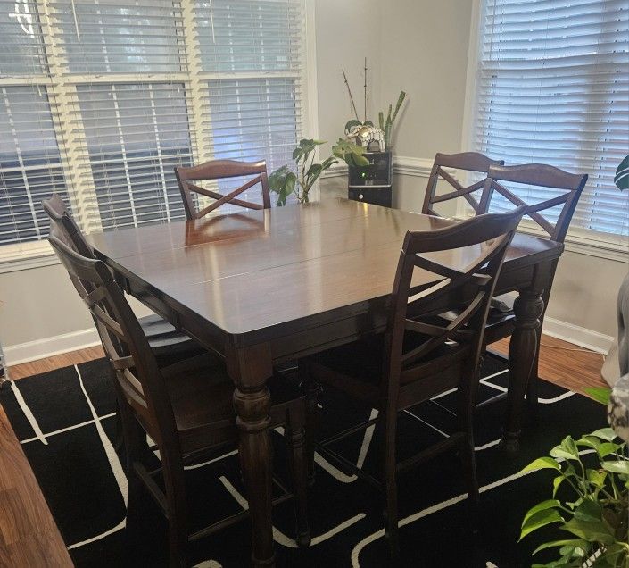 Gently Used Dining Room Set (Ashley), with 6 chairs.