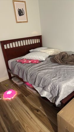 (PRICE NEGOTIABLE) Bed Frame & Mattress