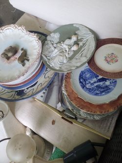 Collectible porcelain ornaments and antique plates—perfect for selling at the flea market.