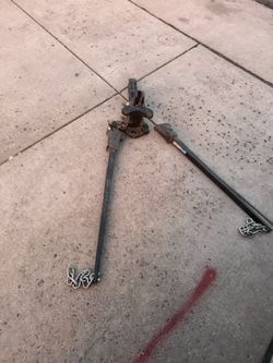 Weight distributing trailer hitch