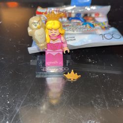 LEGO Disney 100 Minifigures  Princess Aurora 