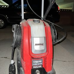 Pressure Washes 1700 Psi