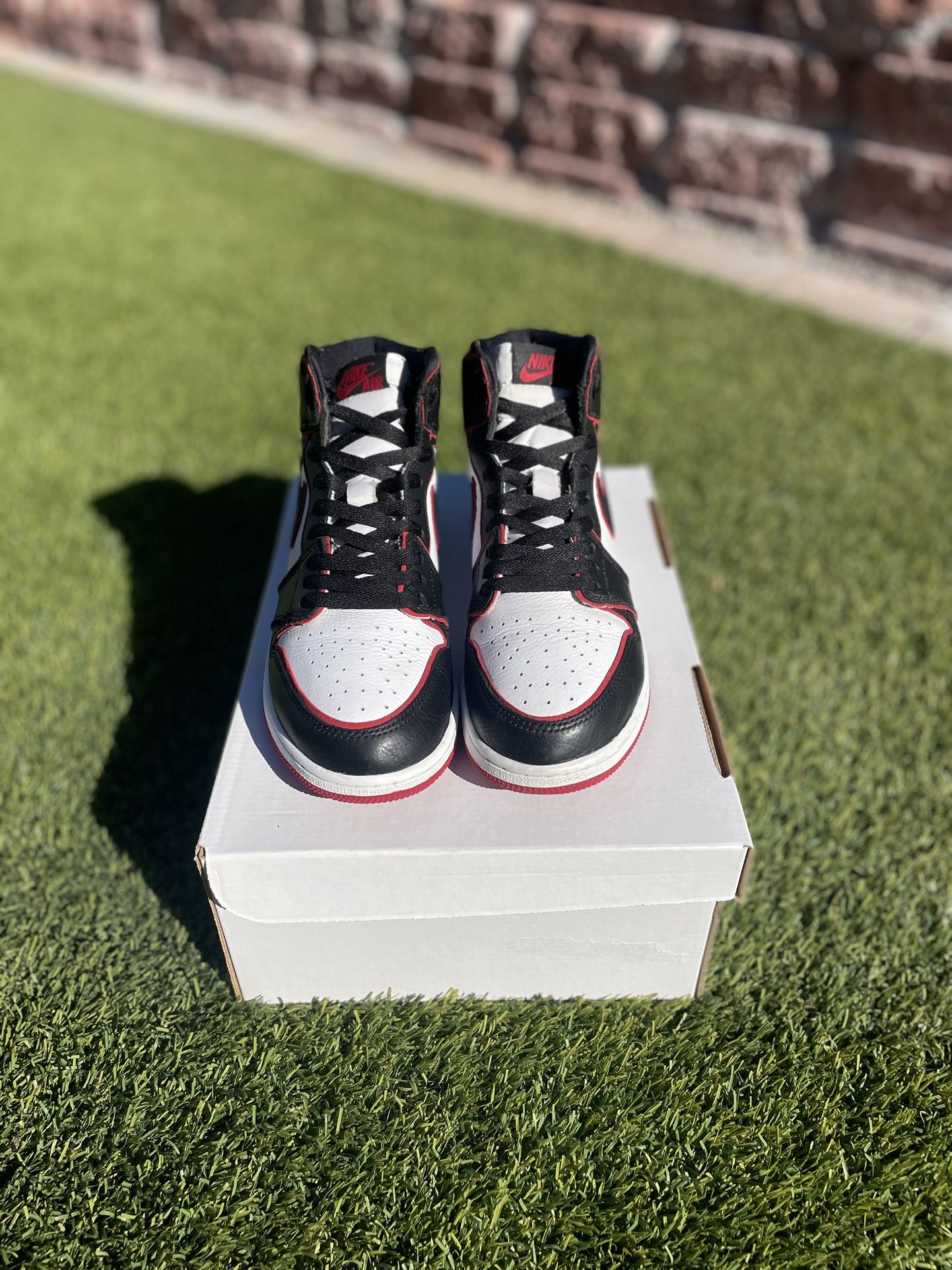 Jordan 1 Retro High OG Bloodline 2019 - Size 7M/8.5W Size 7M/8.5W Jordan 1 Retro High OG Bloodline 2019 - www  main image 3