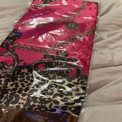 Full-size women’s scarf