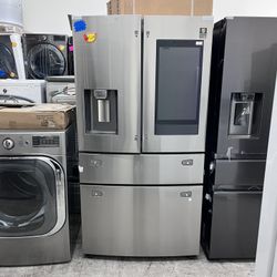 NEW 22 Cu Ft SAMSUNG FAMILY HUB REFRIGERATOR