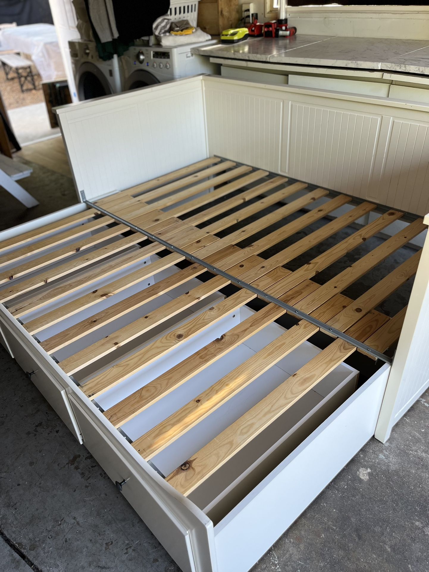 HEMNES 