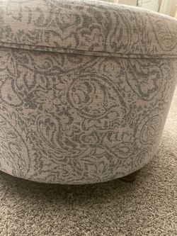 Round storage ottoman