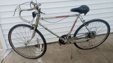 Huffy Strider 10-Speed Road Bike