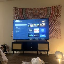 ONN. Roku 55-Inch Tv