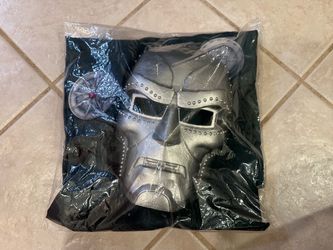 SDCC Hall H Avengers Doomsday Dr Doom Mask & Cape