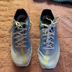 On Cloudflow Road Running Shoes 