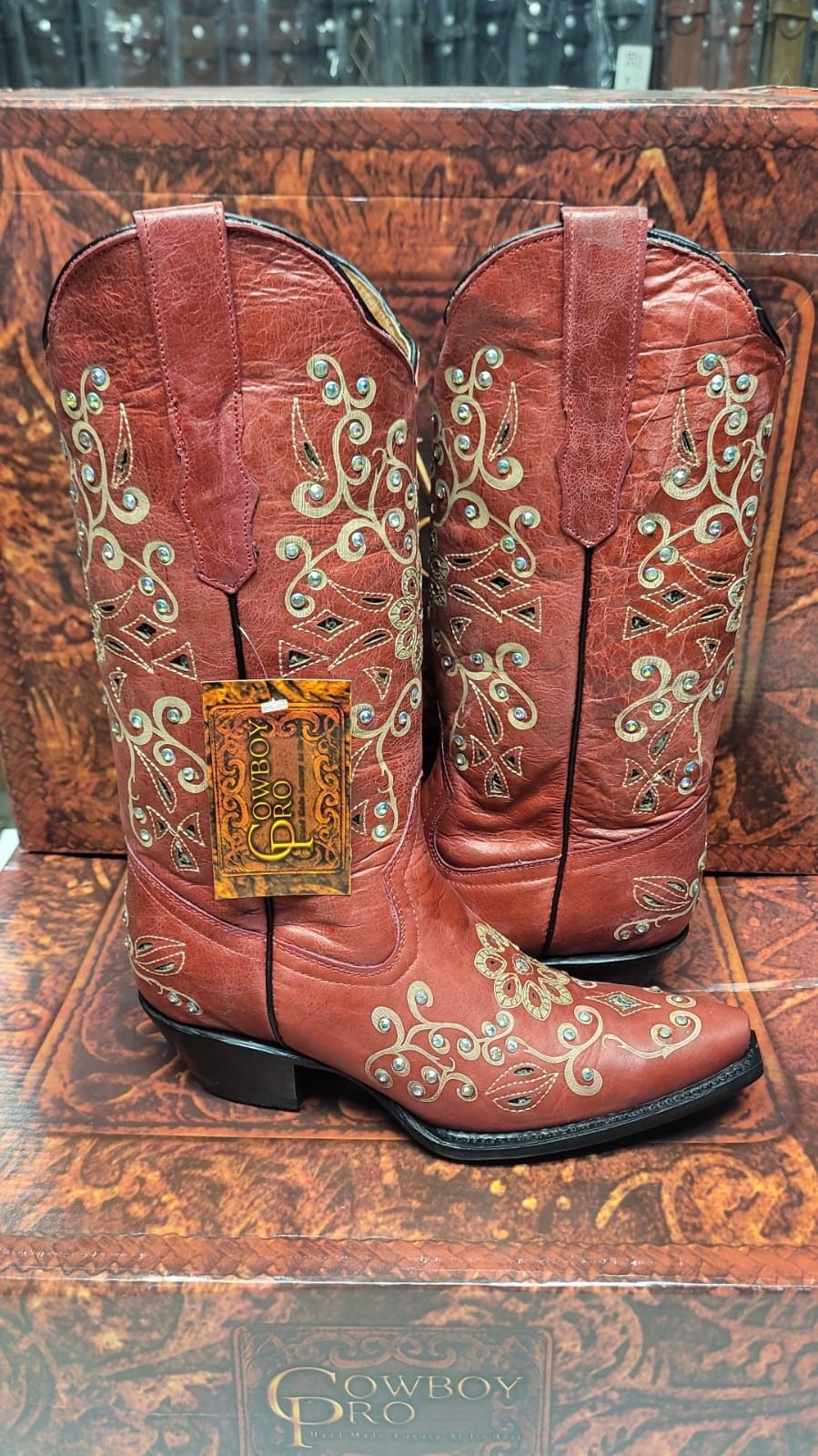 NEW REAL LEATHER LADIES COWBOY BOOTS AVAILABLE IN SIZE 5 , 5.5 , 6 , 6.5 , 7.5 , 8 , 9.5 , 11
