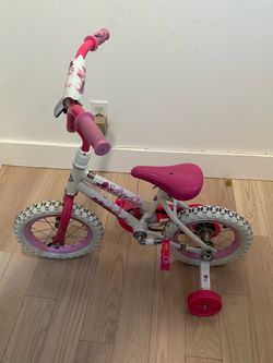 Girls 4-6 yrs bike with training wheels