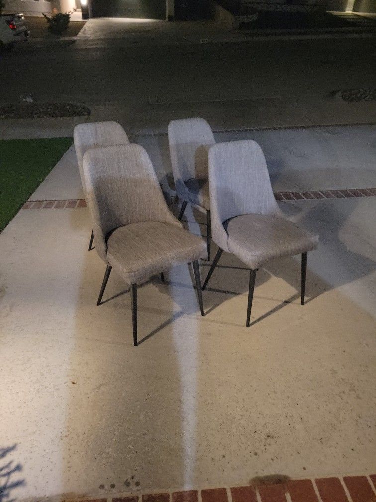 4 Dining Room Chairs